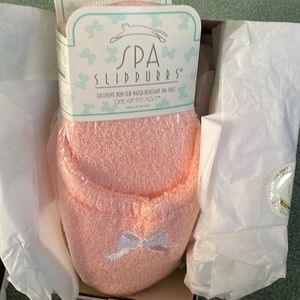 NWT packaged sealed spa slippers peach
